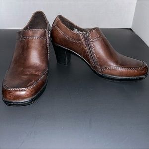 Clarks Women’s Zip-Up Ankle Boots Size 6.5